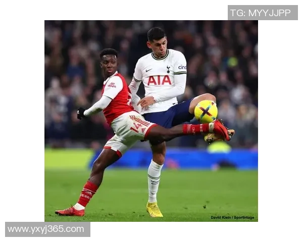 全球足球巨星排名榜揭晓：历代顶尖球员实力对比与荣誉回顾